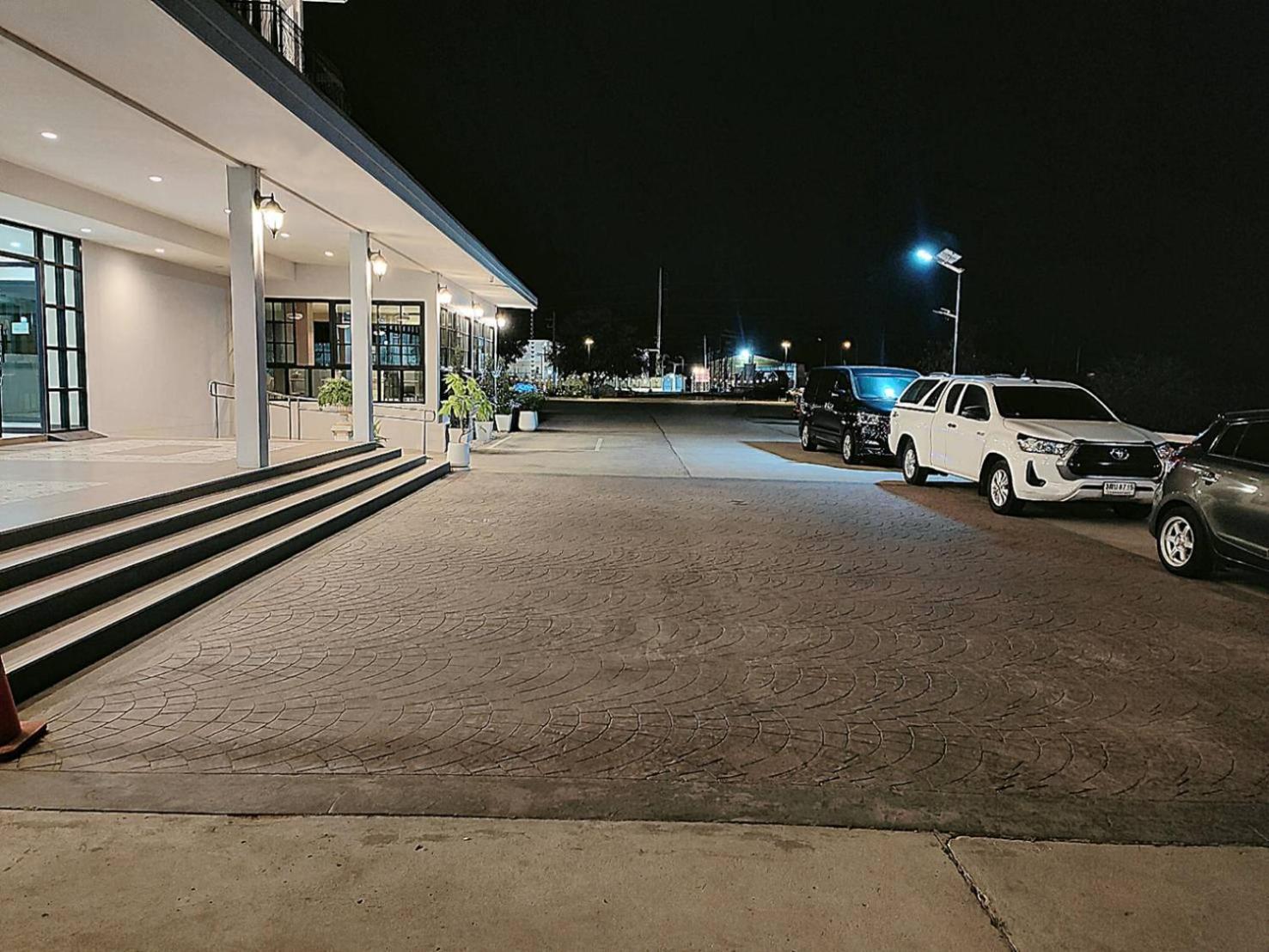 โคโค่ โฮเทล Koco Hotel Nakhonratchasima Exteriör bild