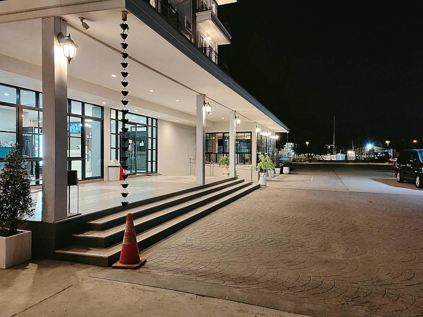 โคโค่ โฮเทล Koco Hotel Nakhonratchasima Exteriör bild